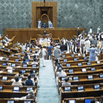 दिल्ली में सुप्रीम कोर्ट के आदेश पर आवारा कुत्तों की पकड़:चुनौतियाँ और वास्तविकता