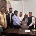 નવી દિલ્હીના મુખ્યમંત્રી રેખા ગુપ્તાએ વિશ્વ શાંતિ કેન્દ્ર મિશન માટે એક મહિનાના વેતનની રકમ અર્પણ કરવાની જાહેરાત કરી