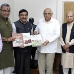 गांधीनगर राजभवन में गुजरात एवं महाराष्ट्र के माननीय राज्यपाल आचार्य देवव्रतजी को “गौ आधारित वैश्विक समिट Gau Tech–2026” के उद्घाटन सत्र में उपस्थित रहने हेतु आमंत्रण : डॉ. वल्लभभाई कथीरिया, भूपेन्द्रसिंह चूड़ासमा एवं GCCI टीम